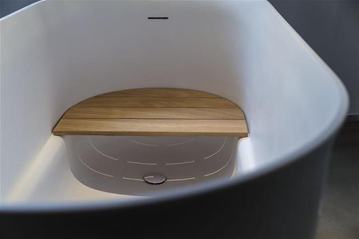 Luxury bathroom: Wooden stool inside the tub Immersion by Agape